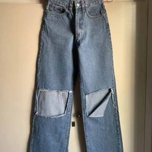 No Thinkin Blue Jeans high-waisted like new with knee rips