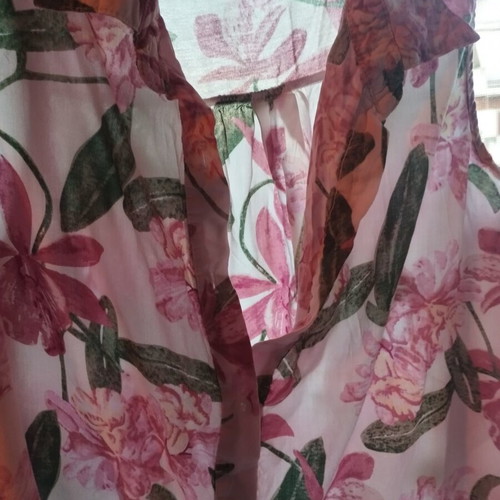 Miss Right floral shirt, white and pink, size L