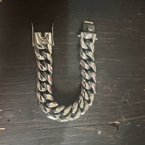 Stainless steel Cuban link bracelet with safety clasp, 18.5 cm