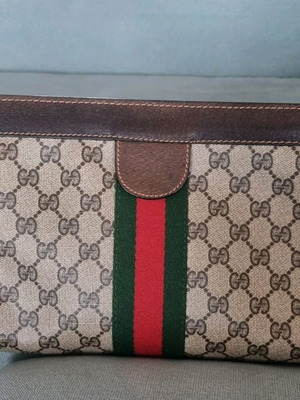 Gucci clutch σε πολύ καλή κατάσταση, μπεζ και καφέ