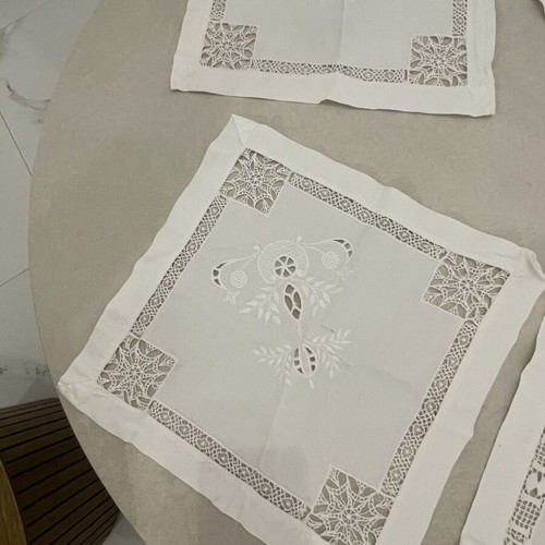 Mini doilies set of 4, two different designs