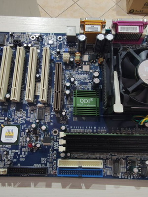 QDI Motherboard P6S645 μεταχειρισμένη με CPU P4 2.00GHz και 256MB Ram