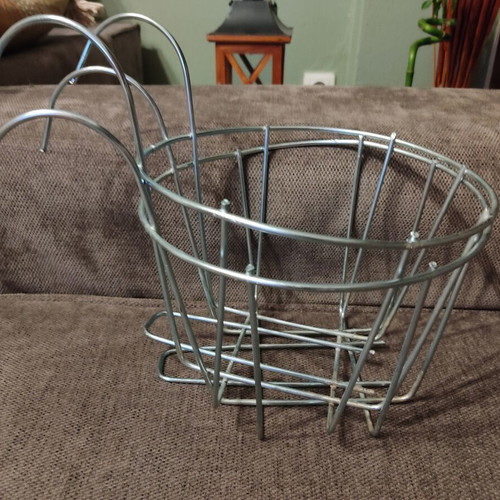 Metal plant pot holders set of 2 used