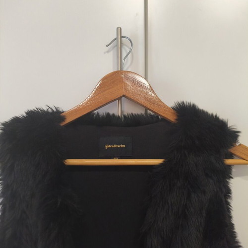 Stradivarius black sleeveless fur vest size Small like new