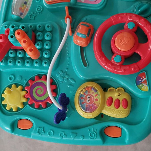 Playgo activity table like new, double-sided