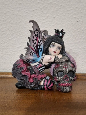 Nemesis Now Lolita Little Shadows figurine like new, gothic