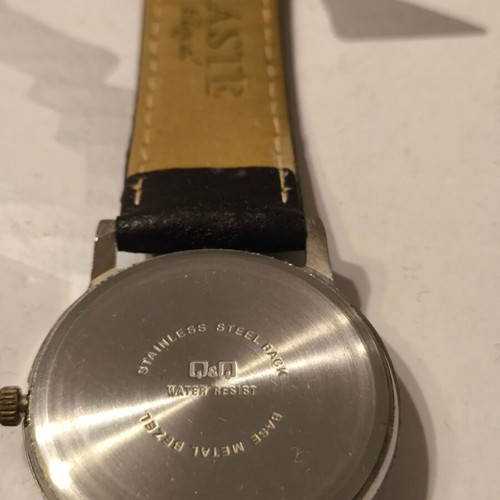 Q&Q Quartz ανδρικό ρολόι χειρός με δερμάτινο λουράκι