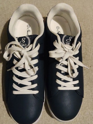 Southpast Sneakers Size 43 Like New White and Blue