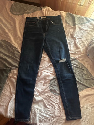 Bershka blue jeans like new without damages size M