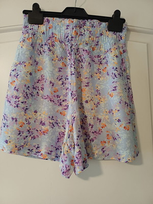 H&M shorts like new, size Small, colorful floral print