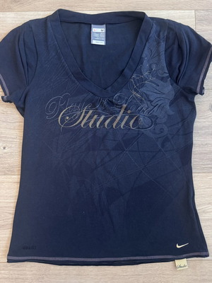 Nike Fit Dry Studio T-Shirt Women’s Size M Black like new