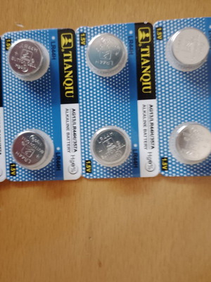 Batteries 1.5V AG13/LR44H/357A set of 9 new small batteries