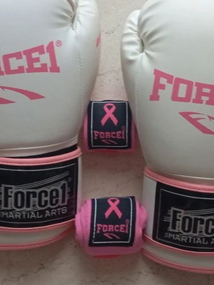 Force1 10oz boxing gloves with bandages