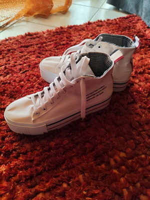 Stradivarius White High-Top Sneakers with Platform Sole Size 37 like new