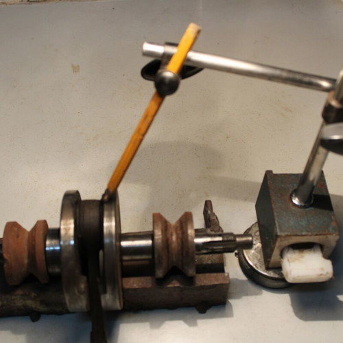 Lathe instrument with magnetic base used