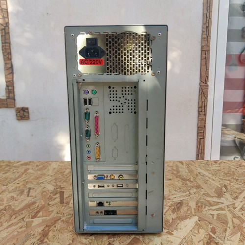 Retro Pentium 4 Desktop PC used with Windows XP