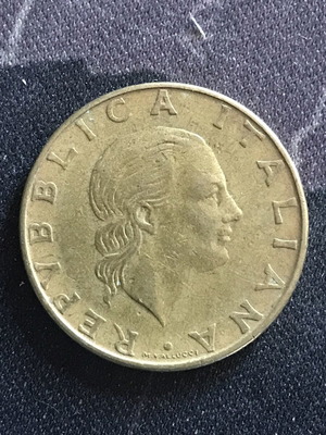 Italy 200 Lire 1977 coin used