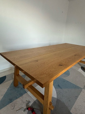 Dining table for 6 people like new, solid acacia wood
