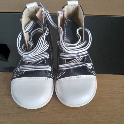 Gorgino baby boots size 21 like new