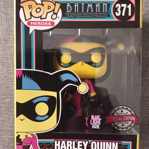 Funko Pop Harley Quinn 371 Black Light Glow like new