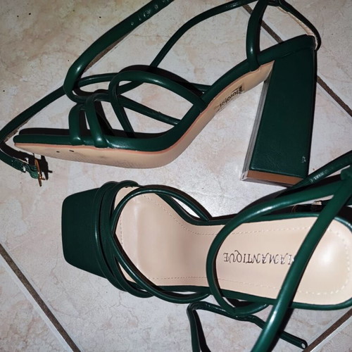 Famous Shoes Green High Heeled Sandals Size 37 Like New