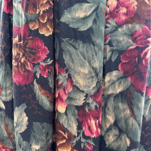 Vintage skirt like new with floral pattern, size M