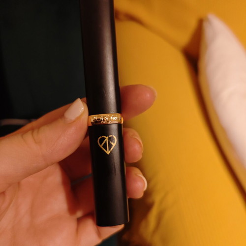 L'Oréal Paris Color Riche Intense Volume Matte lipstick shade 300 Le Rouge Confident