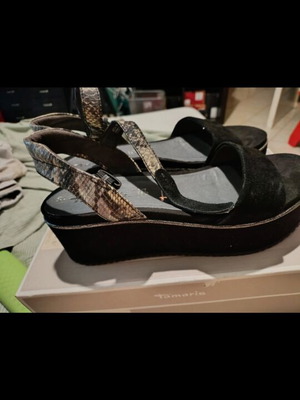 Tamaris flatforms like new, size 39, black