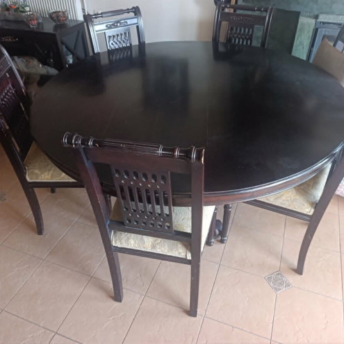 Dining table round 1.52m diameter with 6 chairs like new