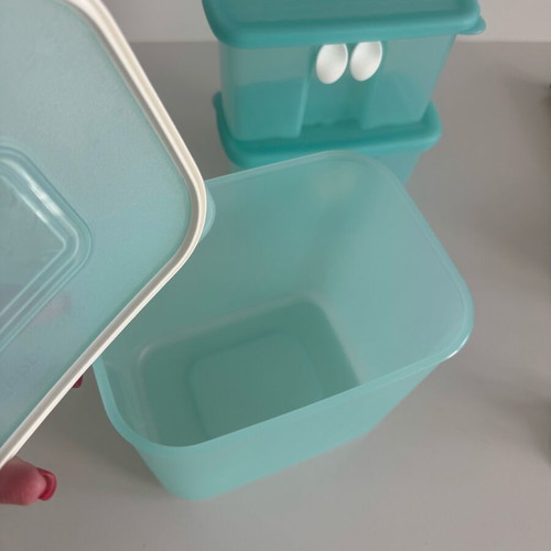 Tupperware FridgeSmart 2 pieces like new with 1 gift