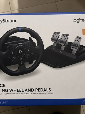 Logitech G923 Trueforce волан с педали нов за PC Xbox One Xbox Series X/S