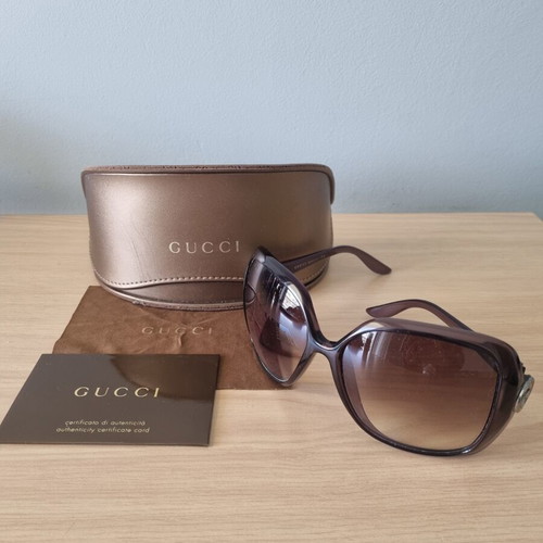 Gucci sunglasses like new with gradient lenses and case