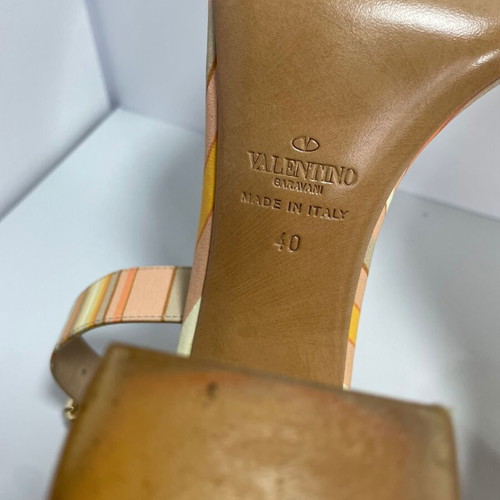 Valentino Garavani leather sandals like new, size 40, colorful