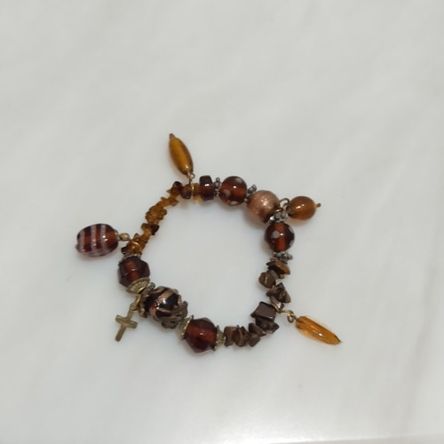 Bijoux Brigitte brown elastic bracelet with charms