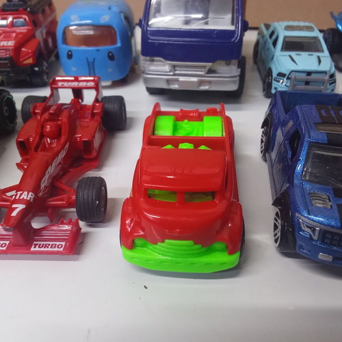 Pack of 15 children's toy vehicles, metal cars and bus