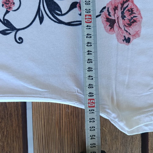 White blouse nightgown "Everyday is a Gift" with floral designs, like new