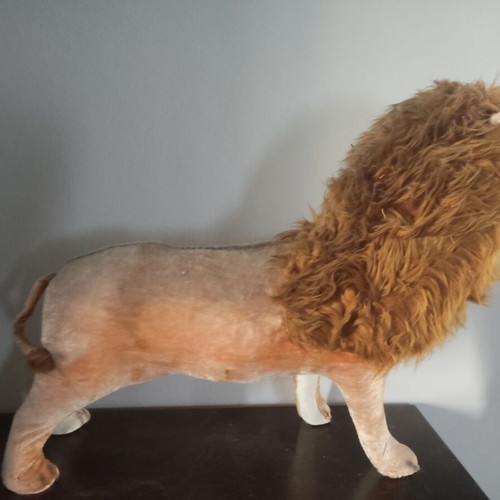 Large realistic stuffed lion used with sturdy frame