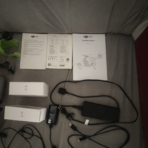 DJI FPV Drone Combo like new with goggles and controller