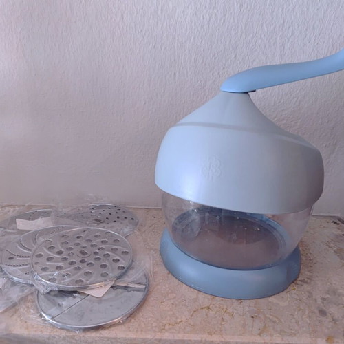 Grater with 6 application discs like new