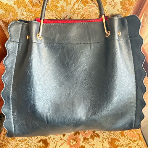 Black leatherette hand bag vintage like new