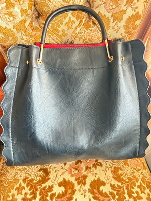 Black leatherette hand bag vintage like new