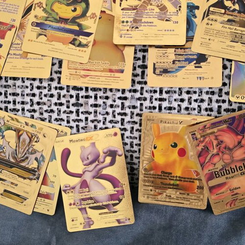 Pokémon cards like new, 50 gold with 12 rare