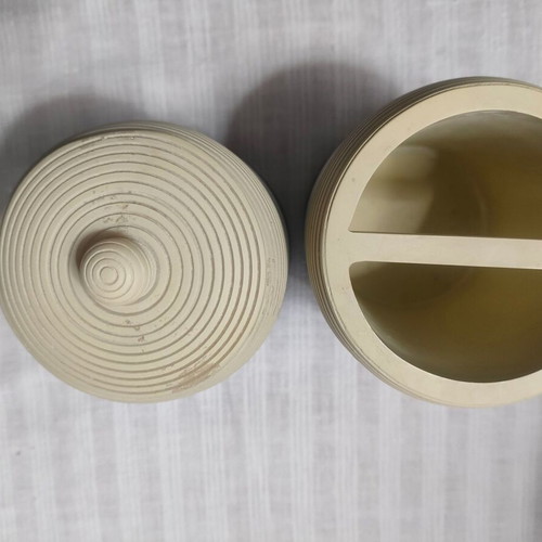 Bathroom set of 3 pieces like new, ceramic, porcelain and plastic