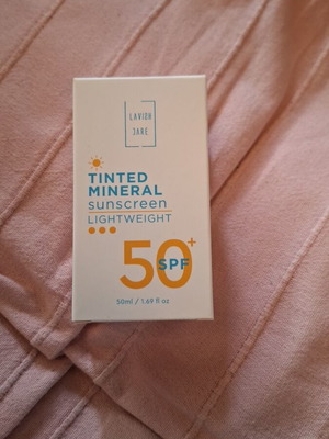 Αντηλιακό tinted mineral 50+ SPF καινούργιο