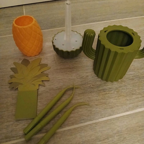 Cactus humidifier and pineapple pencil holder set new