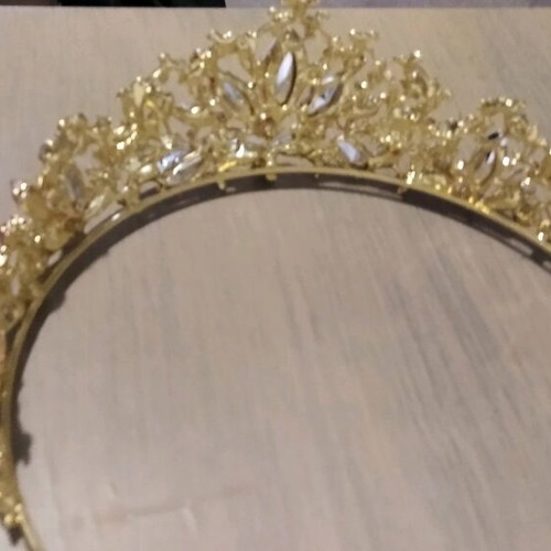 Tiara new gold metal with red stones