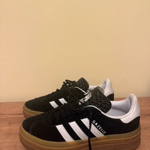 Adidas Gazelle women's sneaker like new in black