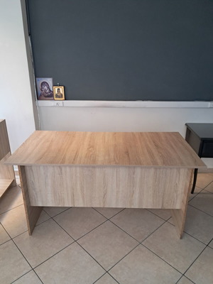 Γραφείο σαν καινούργιο 160 x 80 x 80
