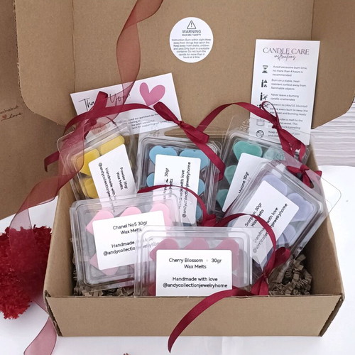 Wax Melts gift set with 6 premium heart-shaped clamshells made to order