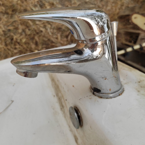 Sink with faucet and valve used